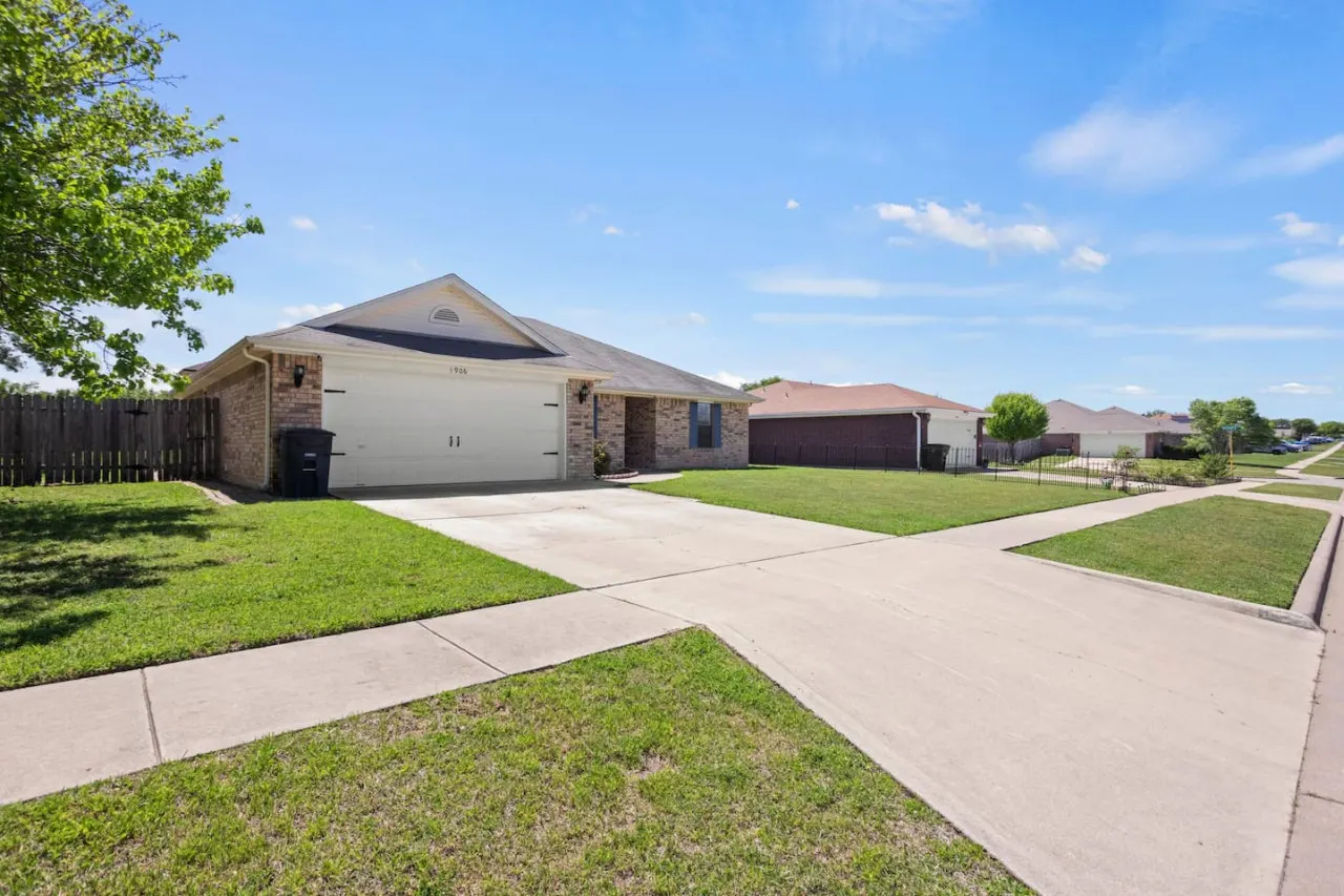 Affordable & Clean Sleeps 8 9