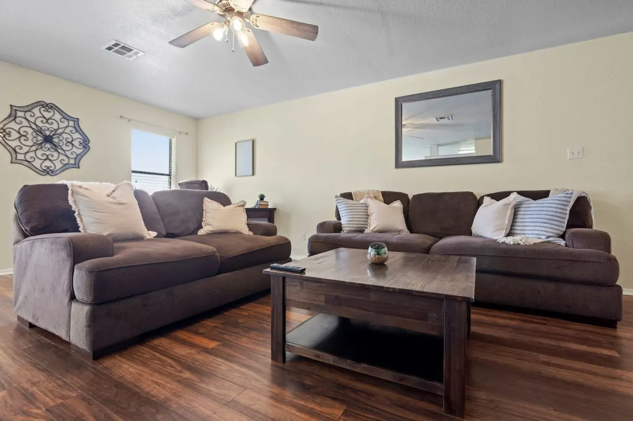 Affordable & Clean Sleeps 8 11