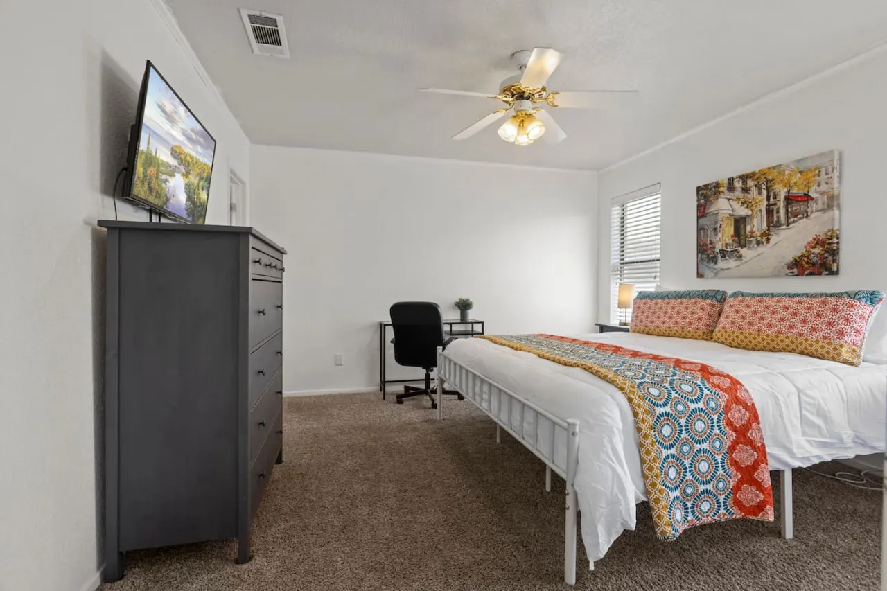Affordable & Clean Sleeps 8 14