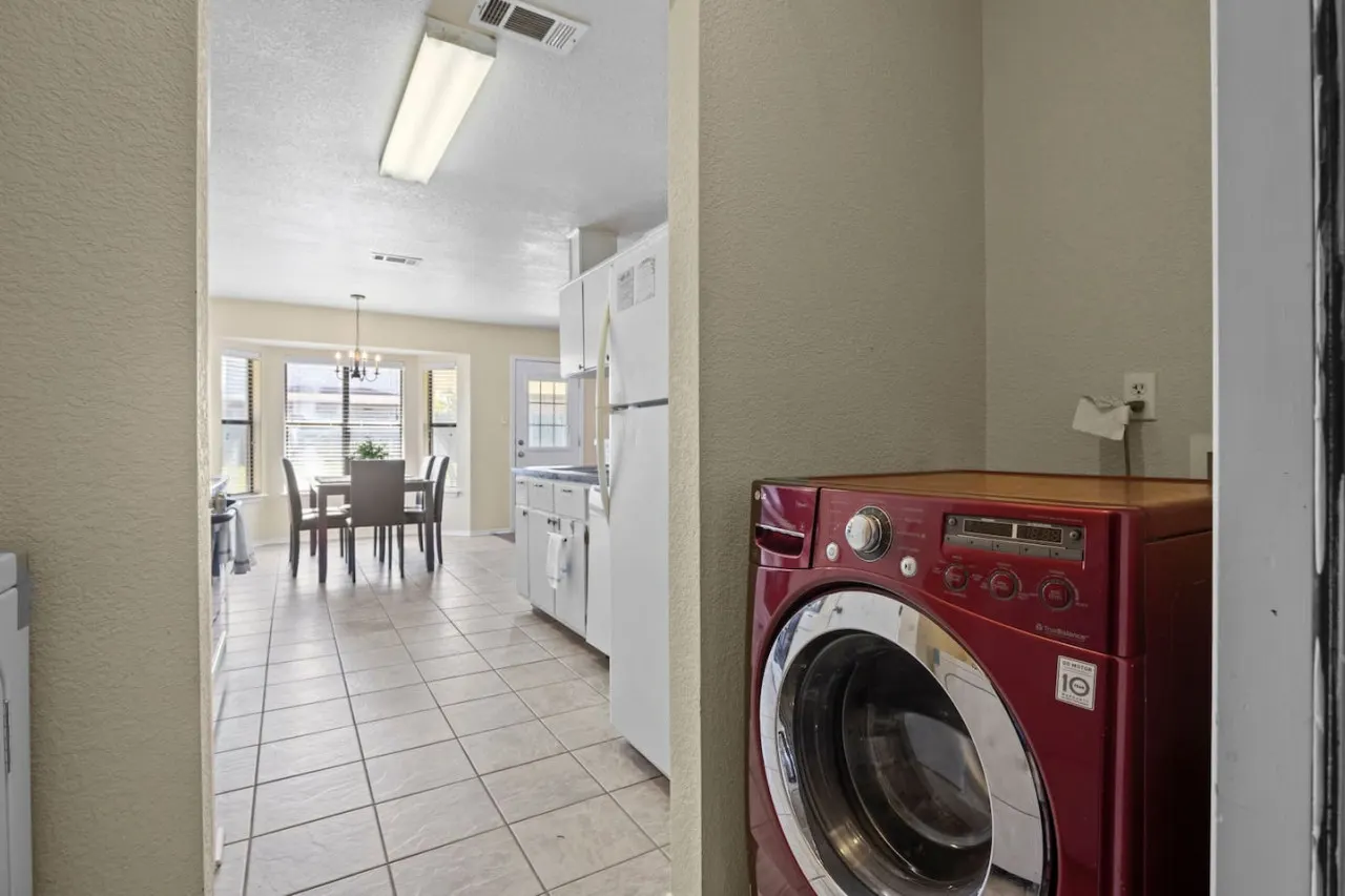Affordable & Clean Sleeps 8 16