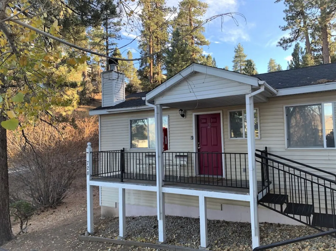 Lake-View Lodge Cabin 2 (2 min from the Village!) 14