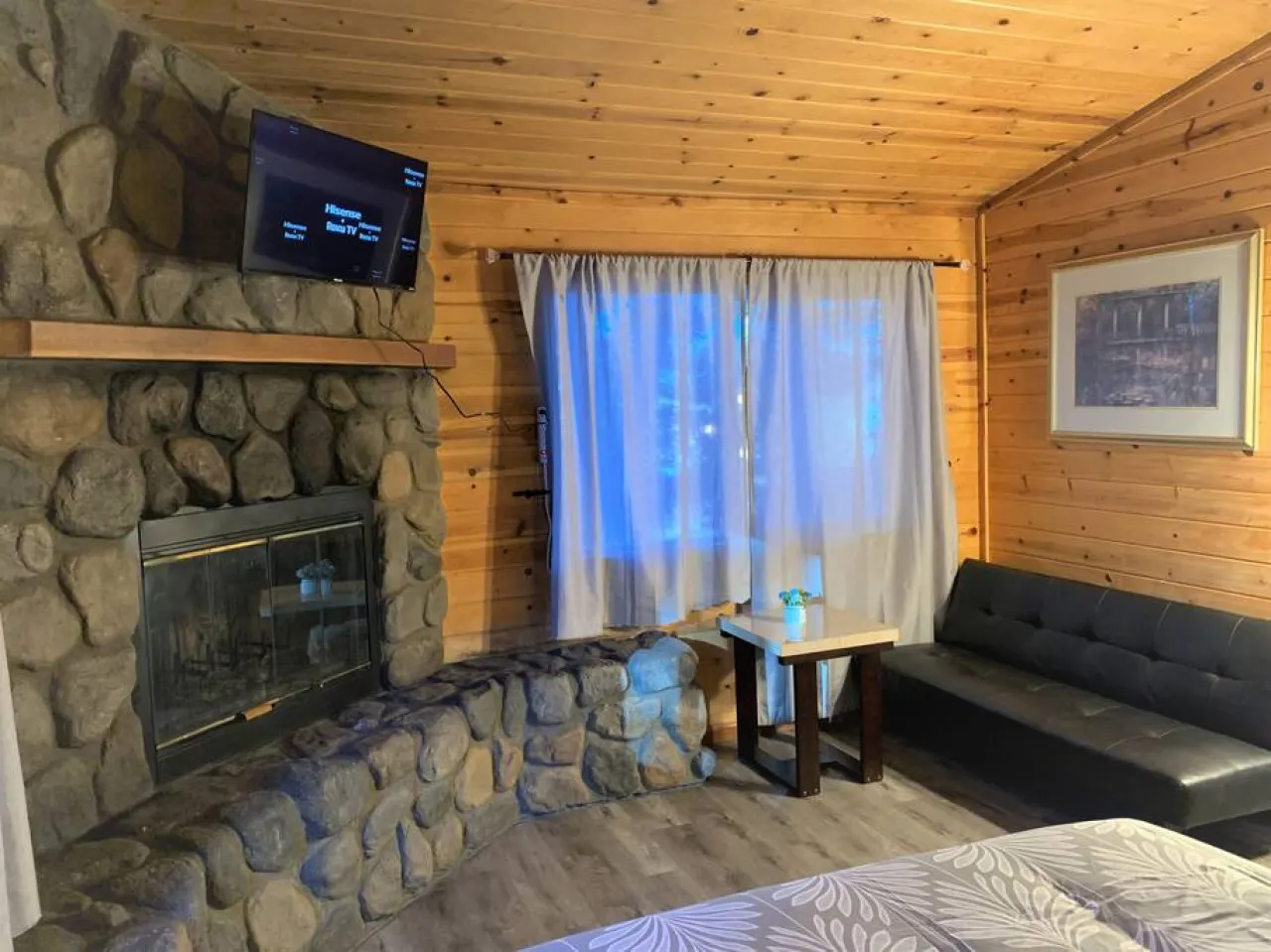 Lake-View Lodge Cabin 2 (2 min from the Village!) 6
