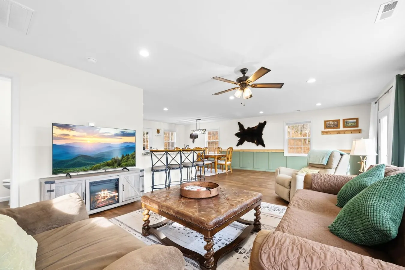 Stunning Mountain Views | Deck, Fire Pit & Hammock — photo 2