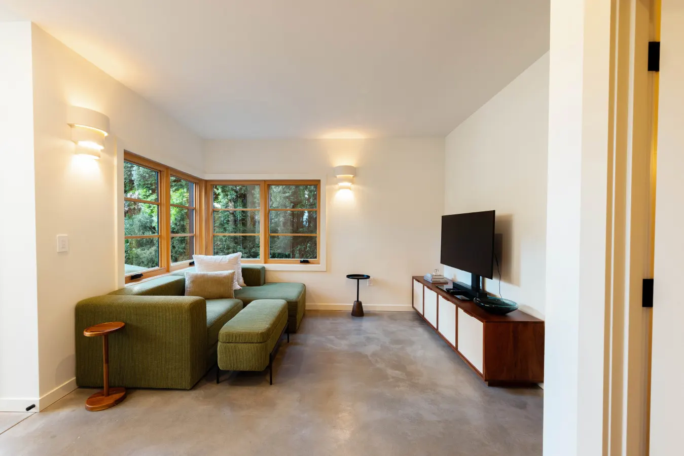 NEW Modern Treehouse Retreat Balcony & Garage 7