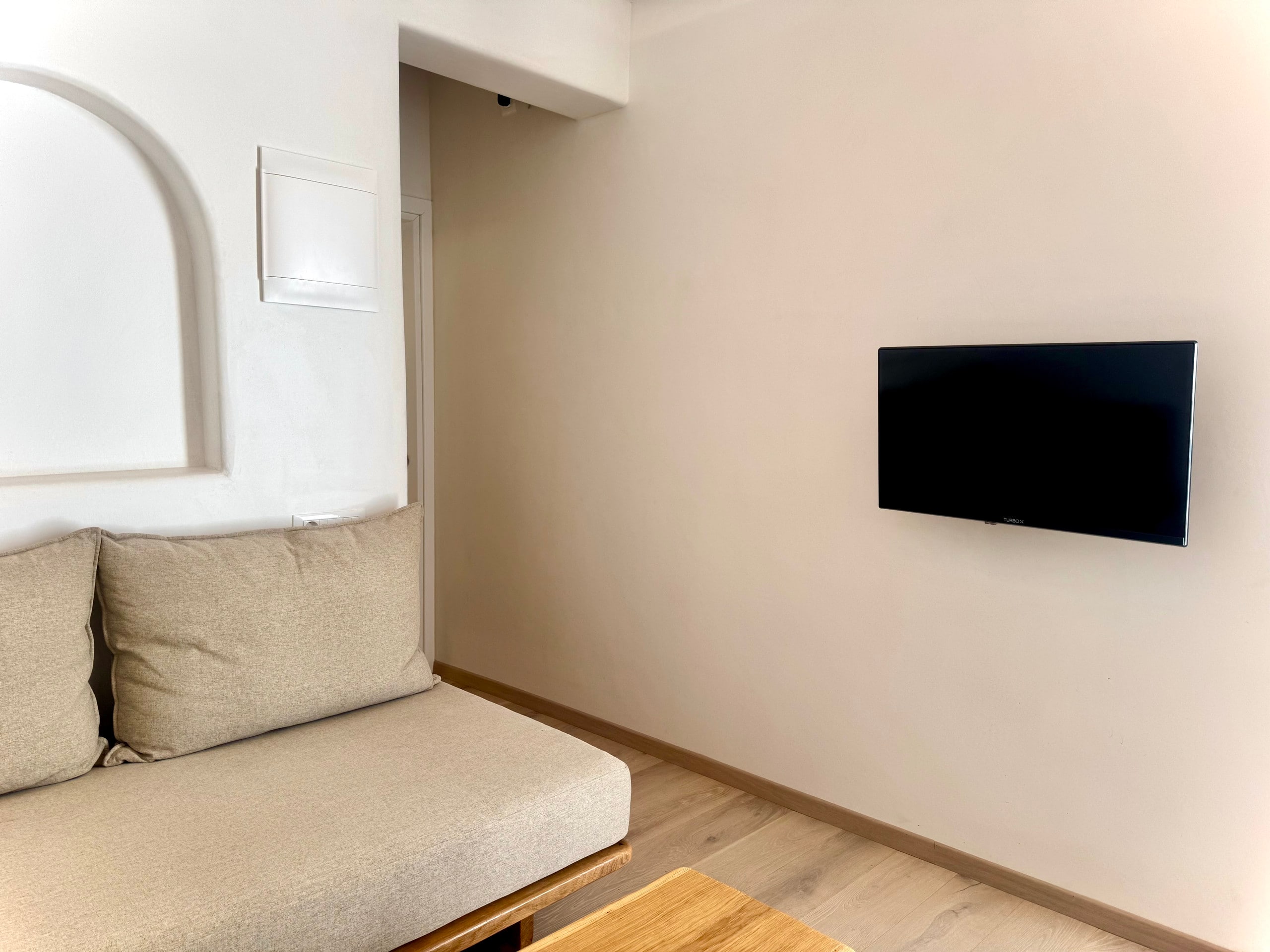 One Bedroom Triple Apartment Down Town By Merriam 9