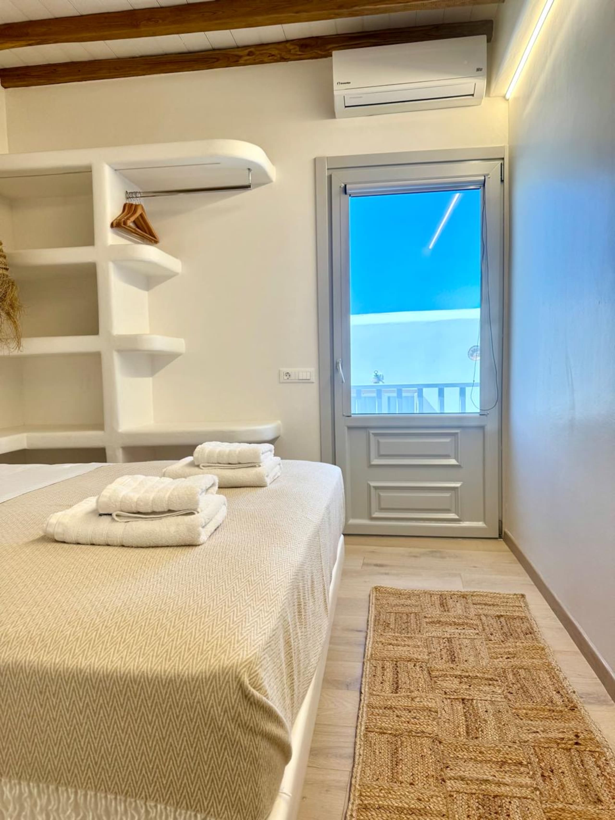 One Bedroom Triple Apartment Down Town By Merriam 13