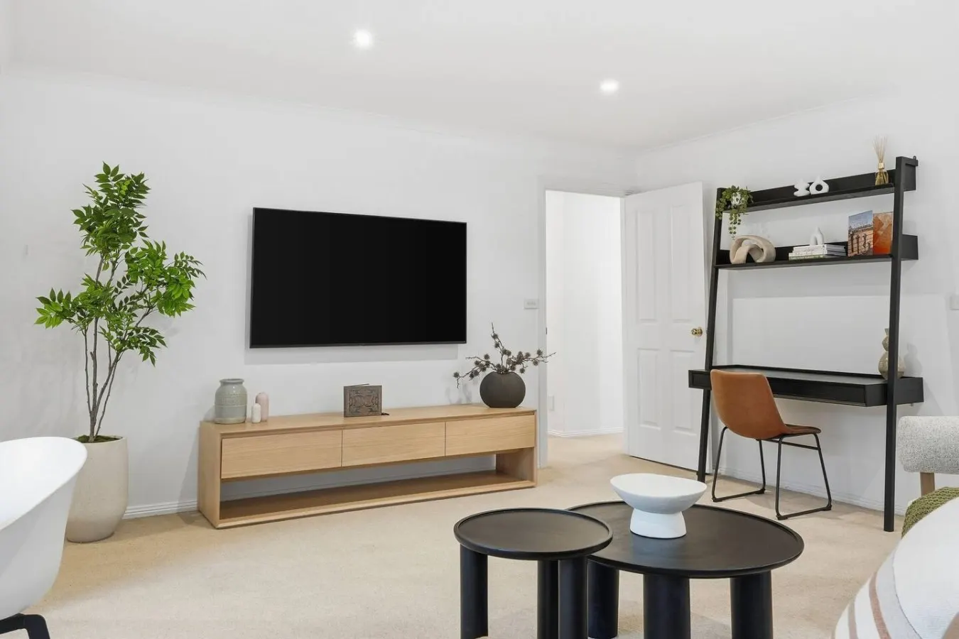 Stylish West Hobart Villa 9