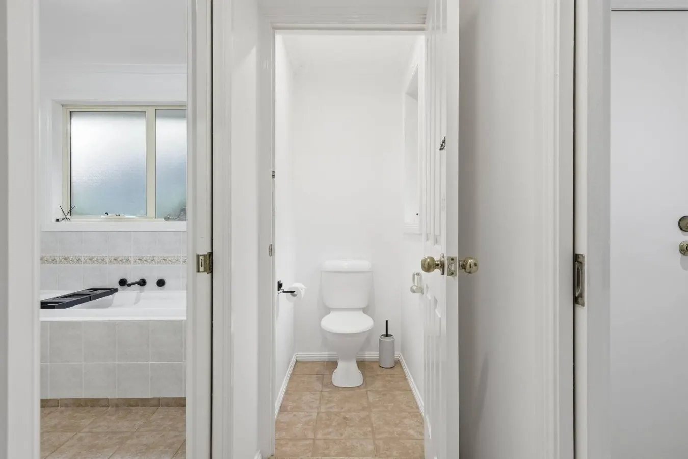 Stylish West Hobart Villa 16