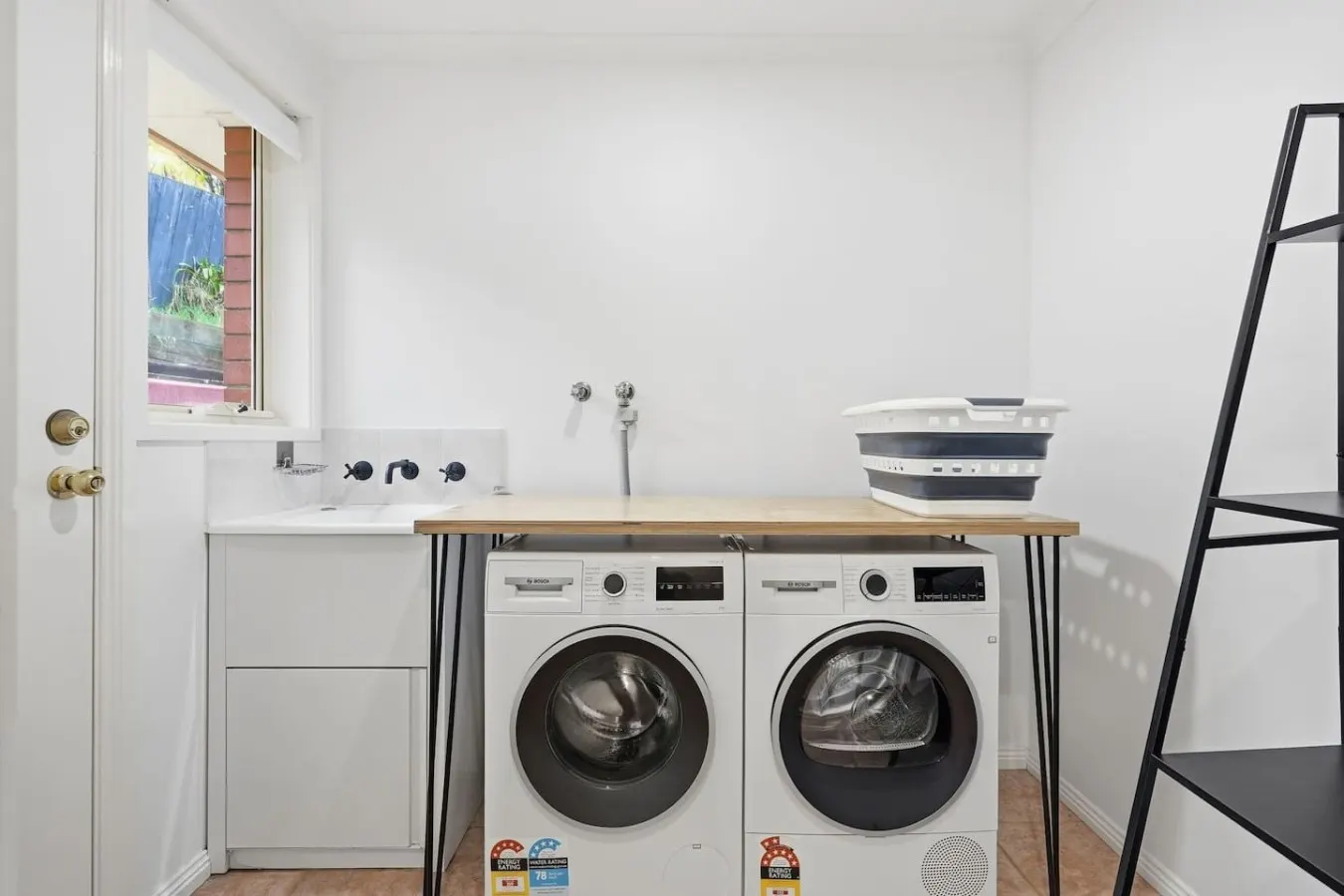 Stylish West Hobart Villa 17