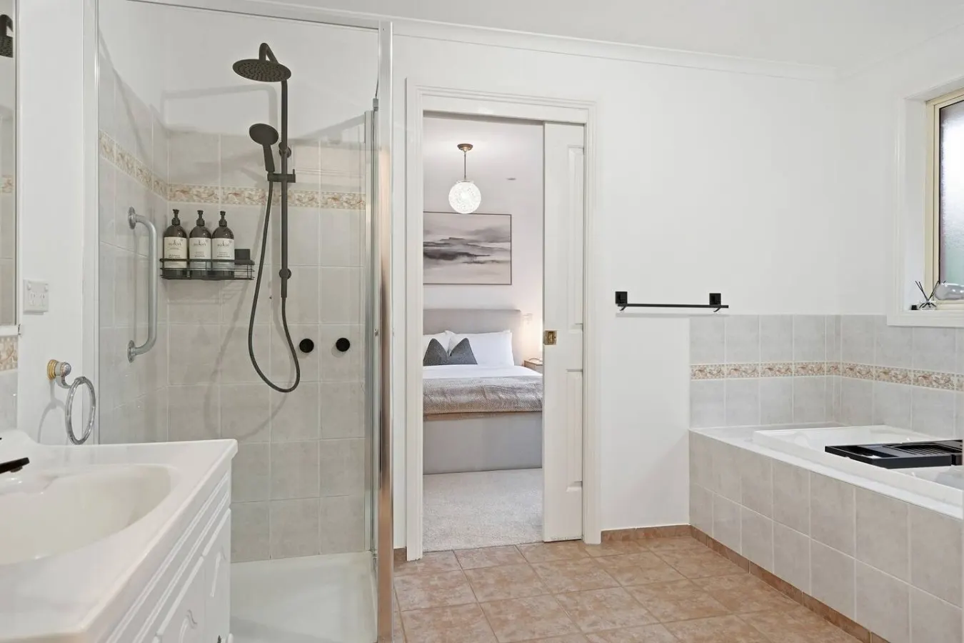 Stylish West Hobart Villa 18