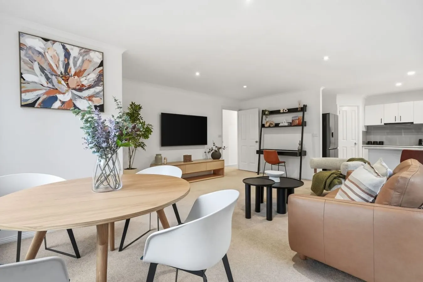 Stylish West Hobart Villa 8