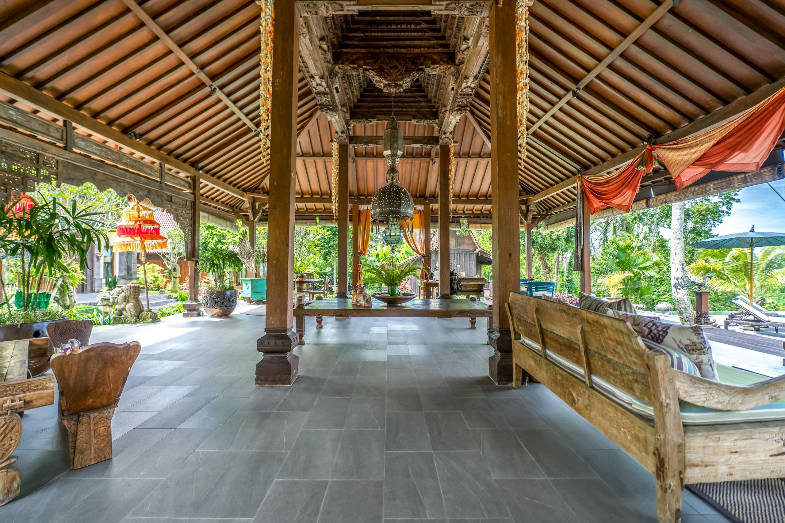 Living in Artistic Luxury 5BR Villa near Ubud 10