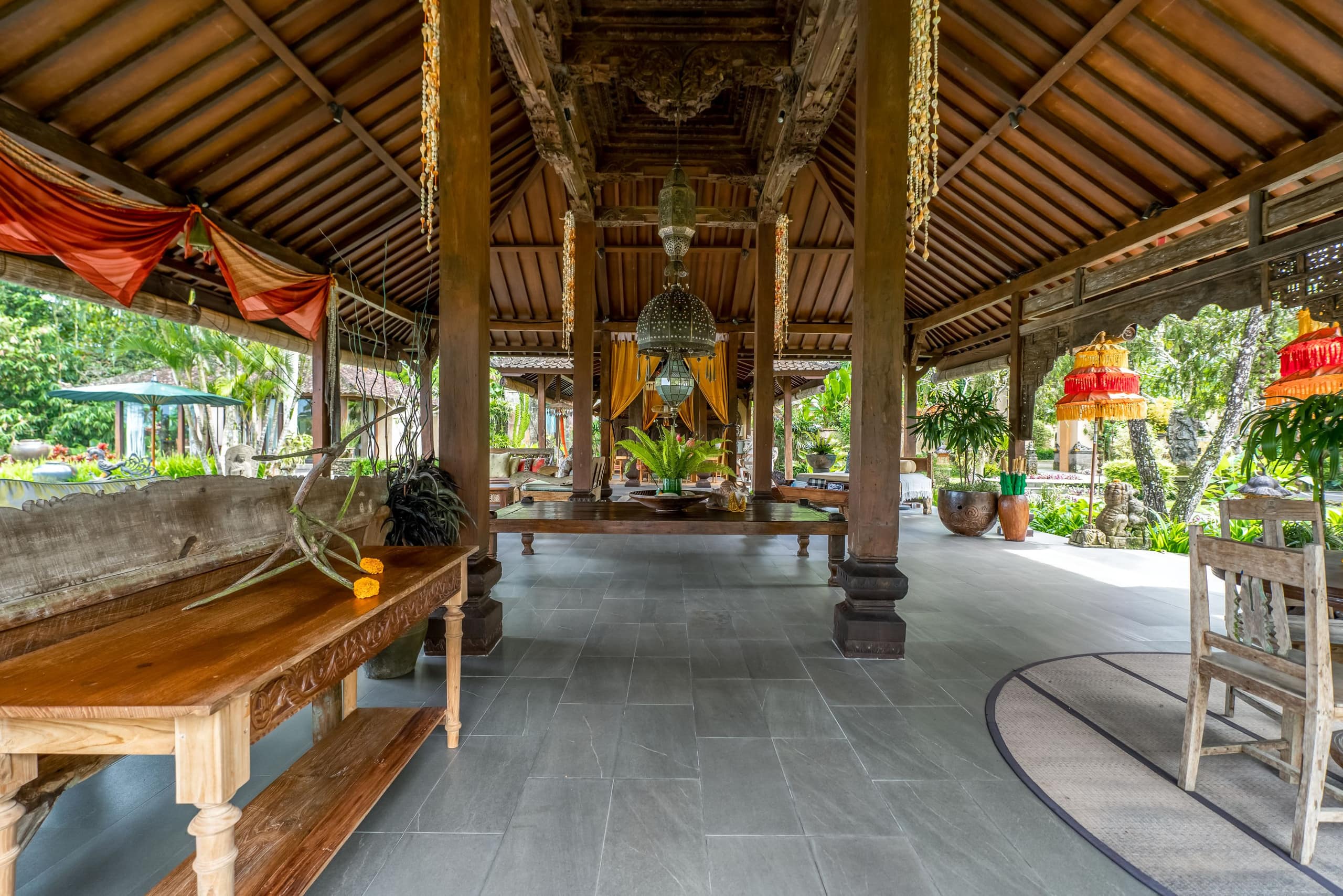 Living in Artistic Luxury 5BR Villa near Ubud 9