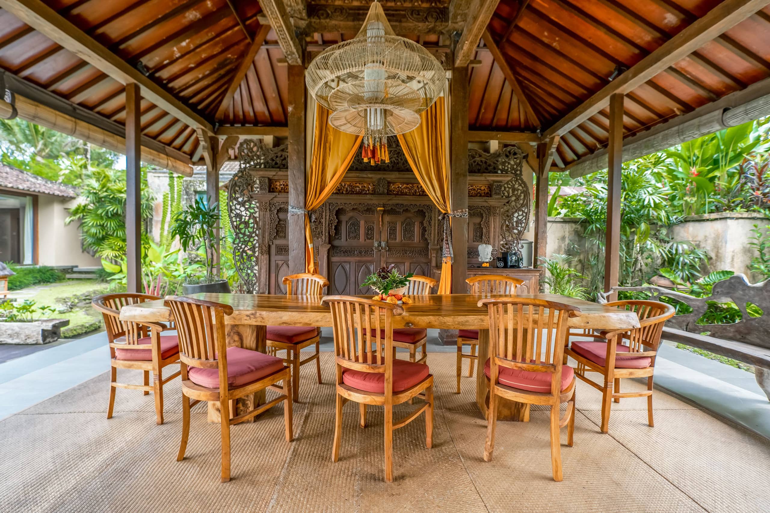 Living in Artistic Luxury 5BR Villa near Ubud 18