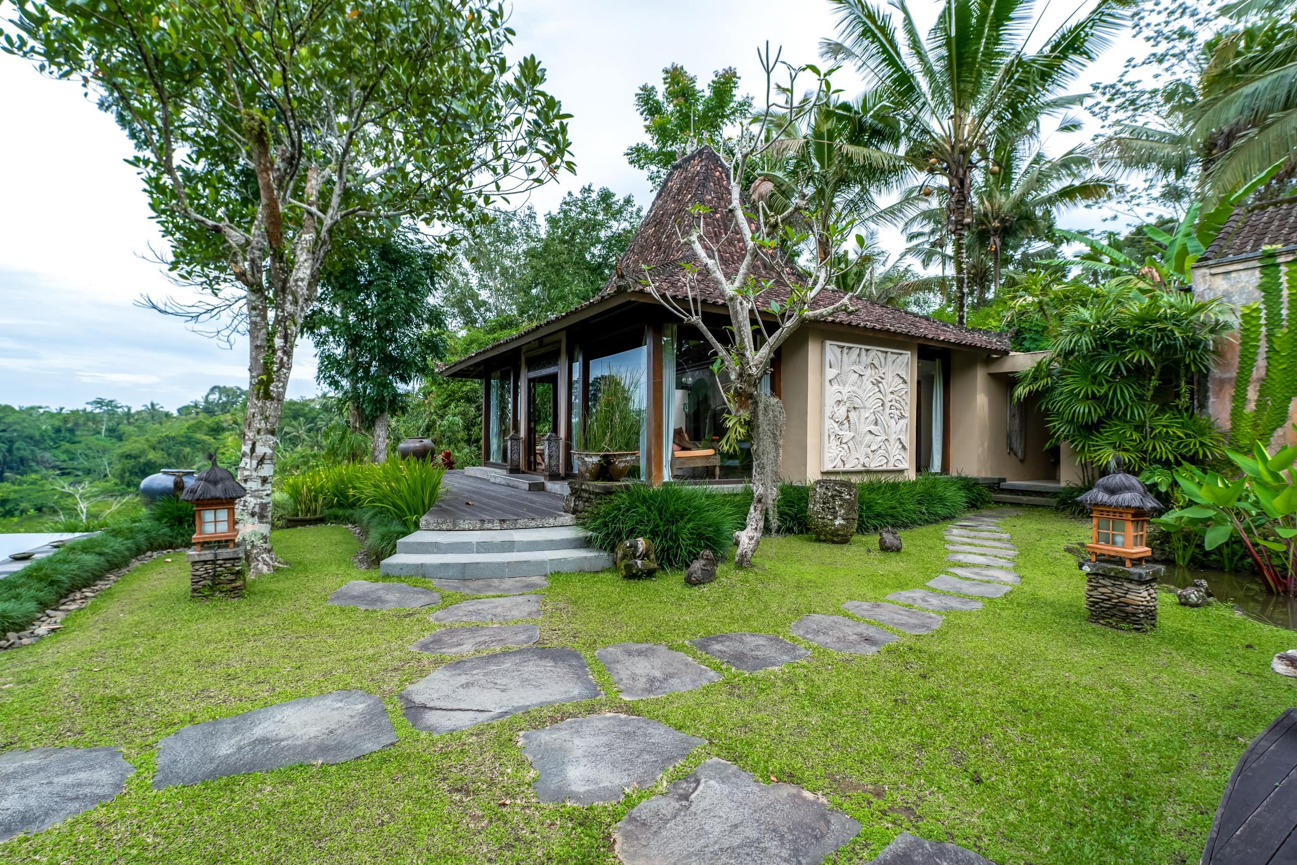 Living in Artistic Luxury 5BR Villa near Ubud — photo 3