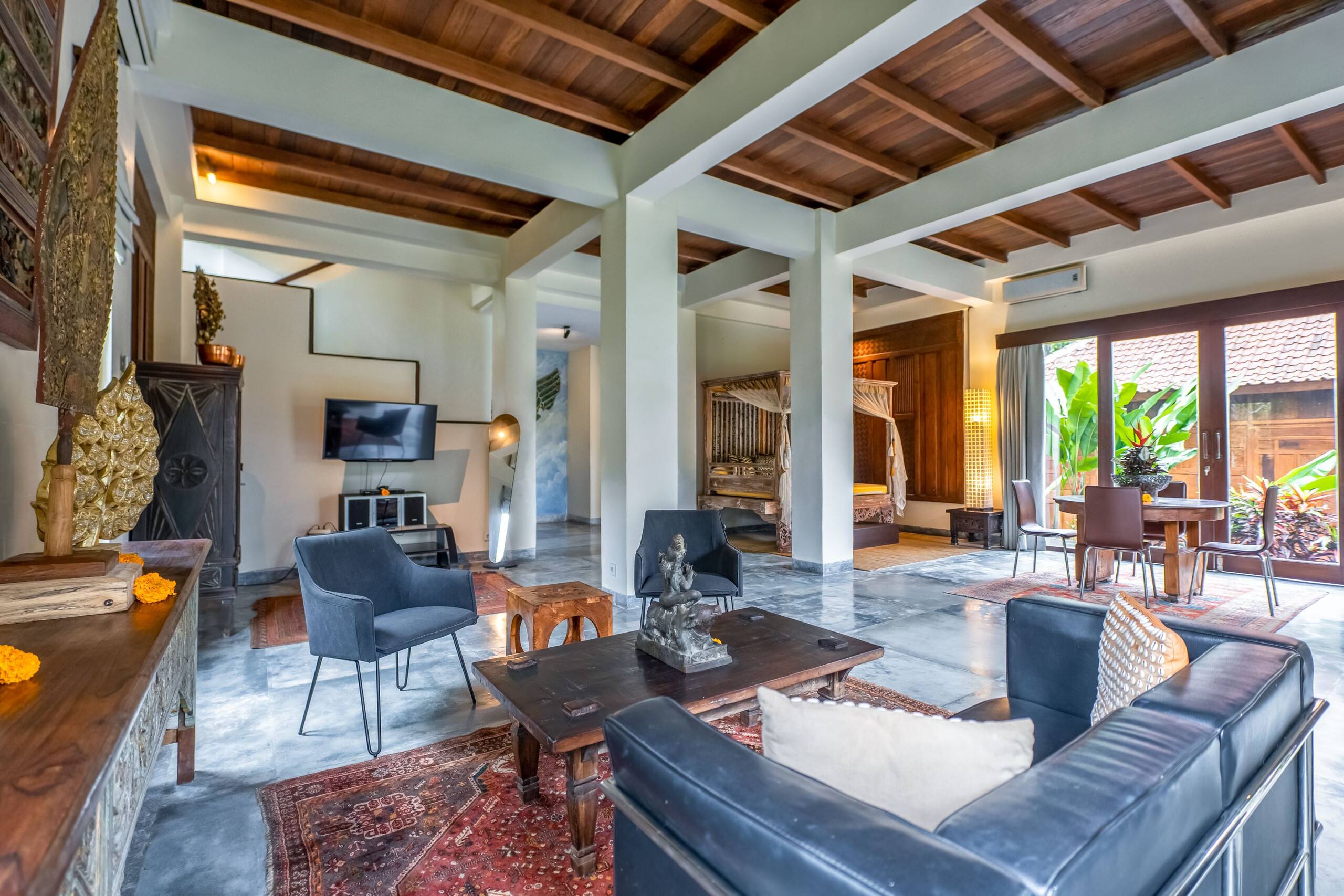 Living in Artistic Luxury 5BR Villa near Ubud — photo 5