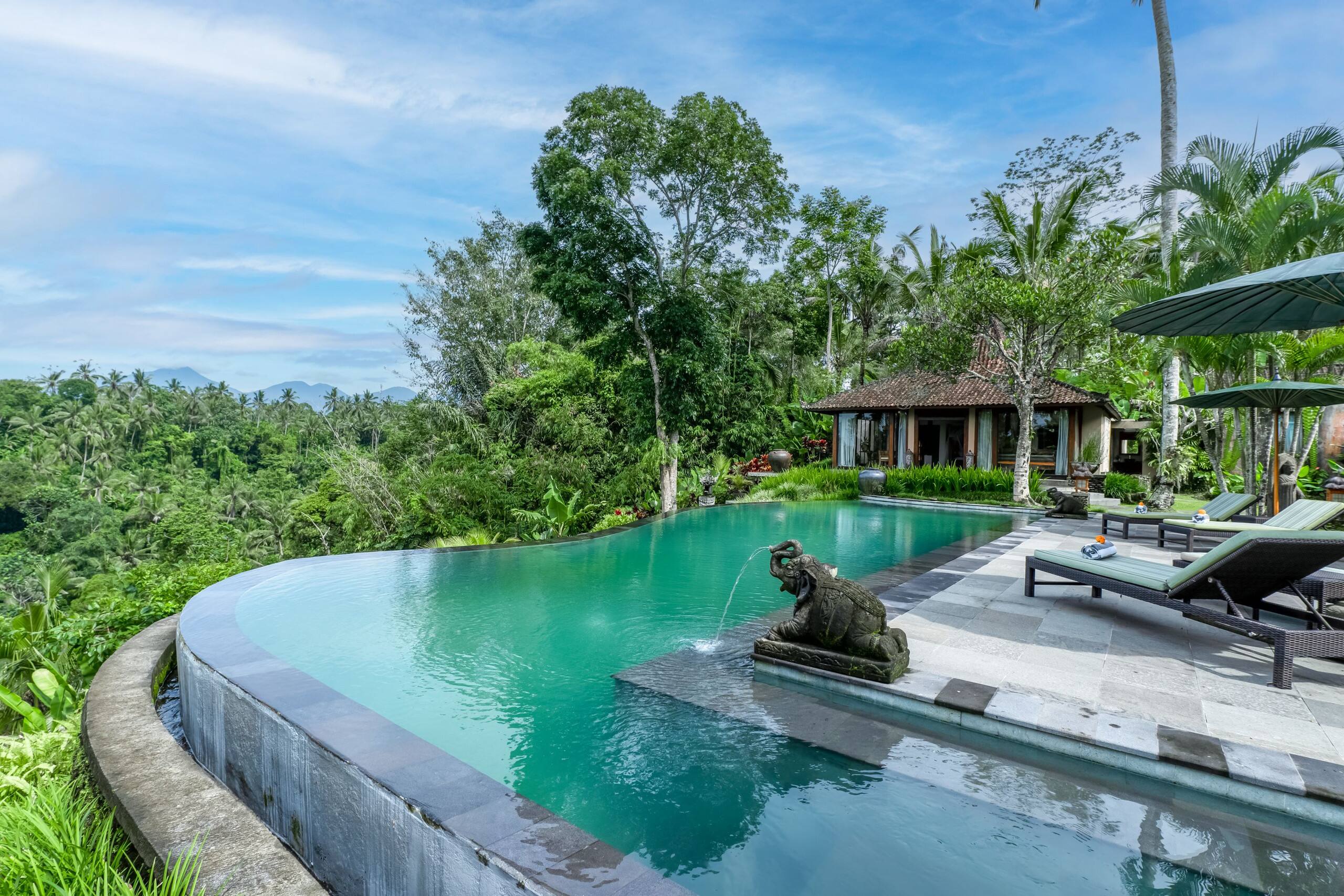 Living in Artistic Luxury 5BR Villa near Ubud