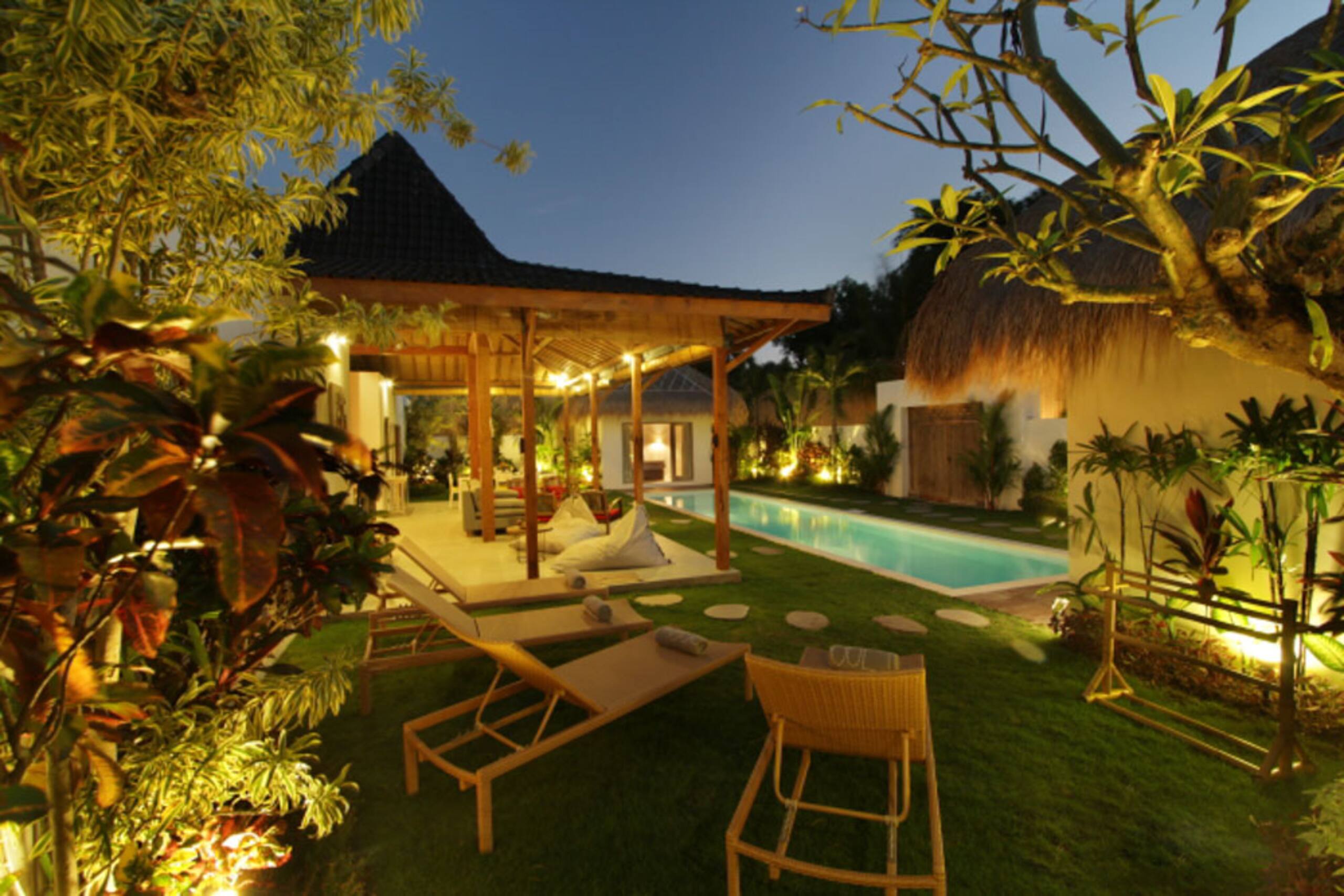 Oberoi Seminyak 500m Kudeta beach - Villa Thiara