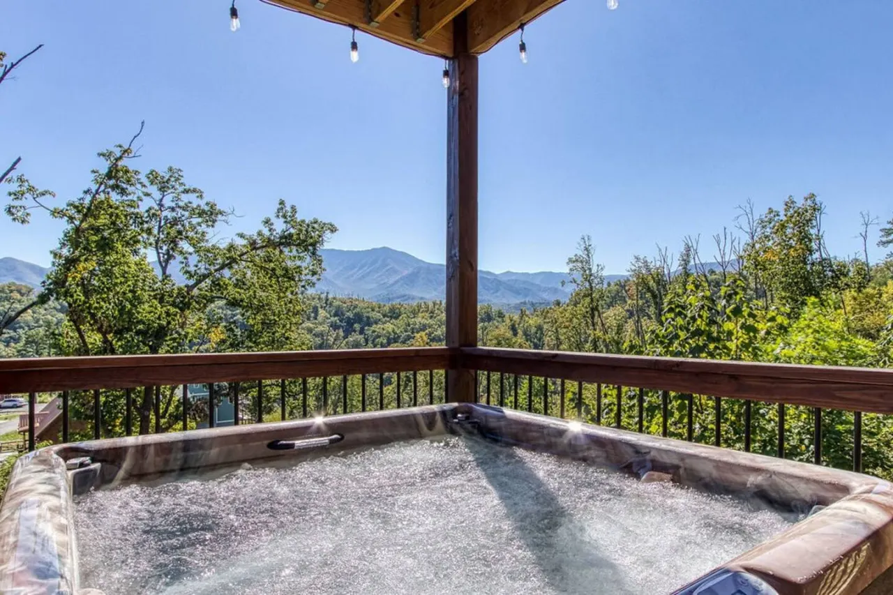 Huge Mountain LOG Cabin with Amazing Views 11