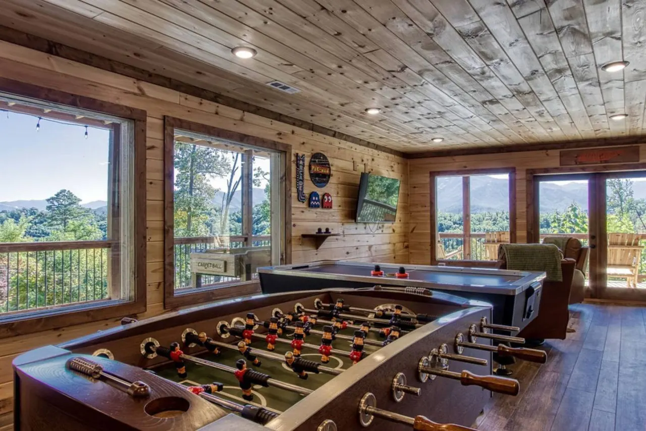 Huge Mountain LOG Cabin with Amazing Views 15