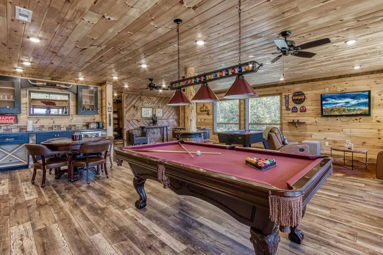 Huge Mountain LOG Cabin with Amazing Views 18