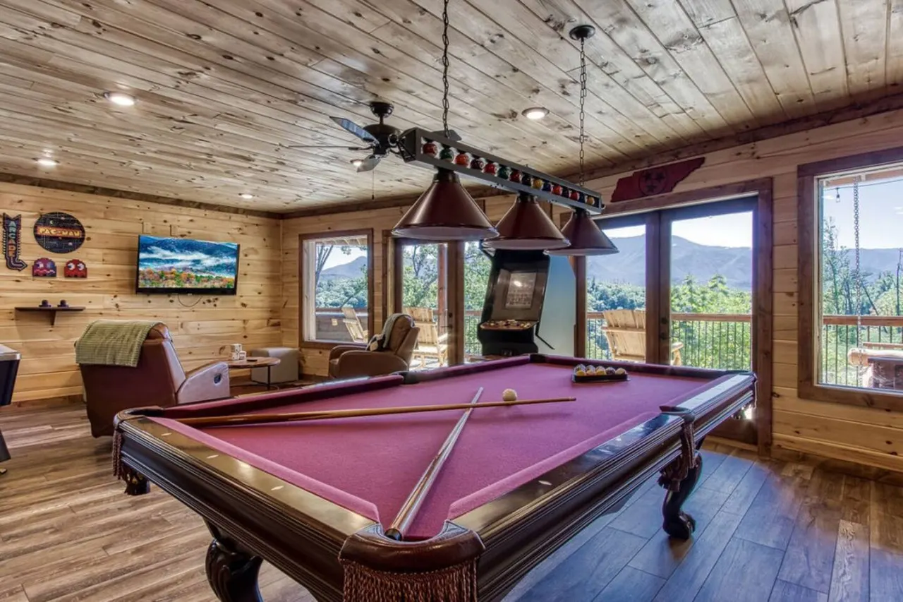Huge Mountain LOG Cabin with Amazing Views 19