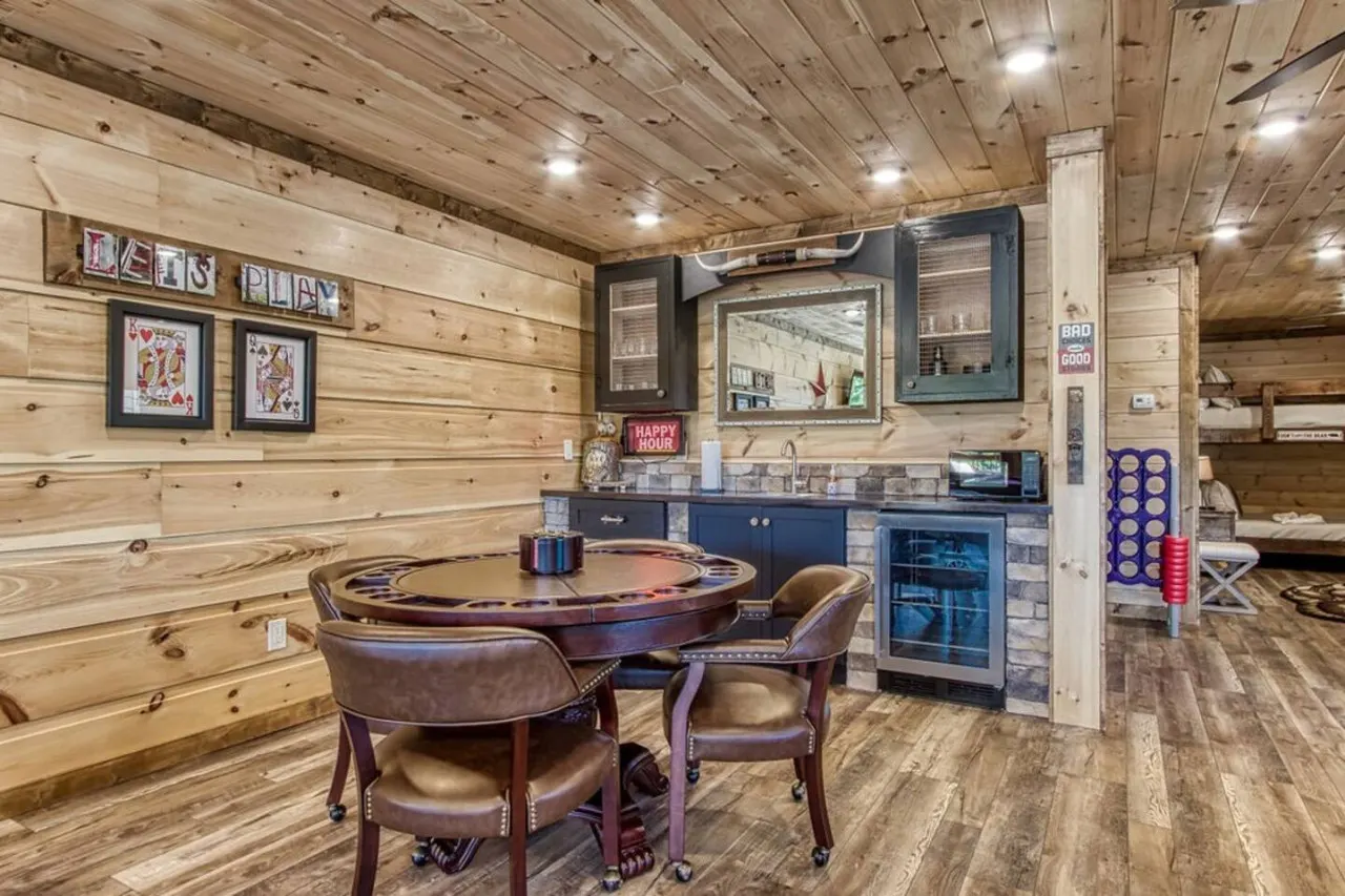 Huge Mountain LOG Cabin with Amazing Views 20