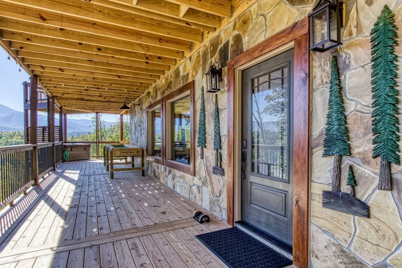 Huge Mountain LOG Cabin with Amazing Views 8