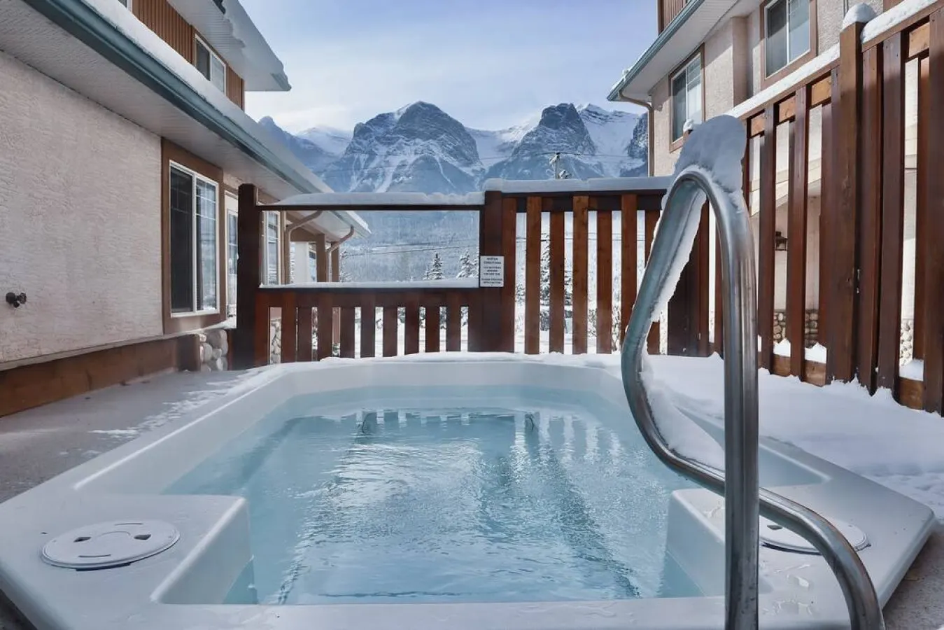 Mountain View Condo and Banff National Park Pass