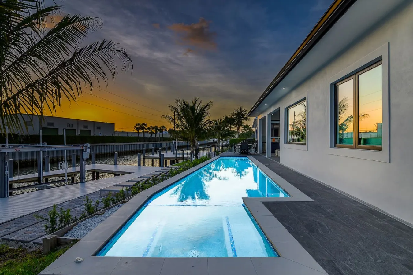 Marco Luxe Retreat / Waterfront