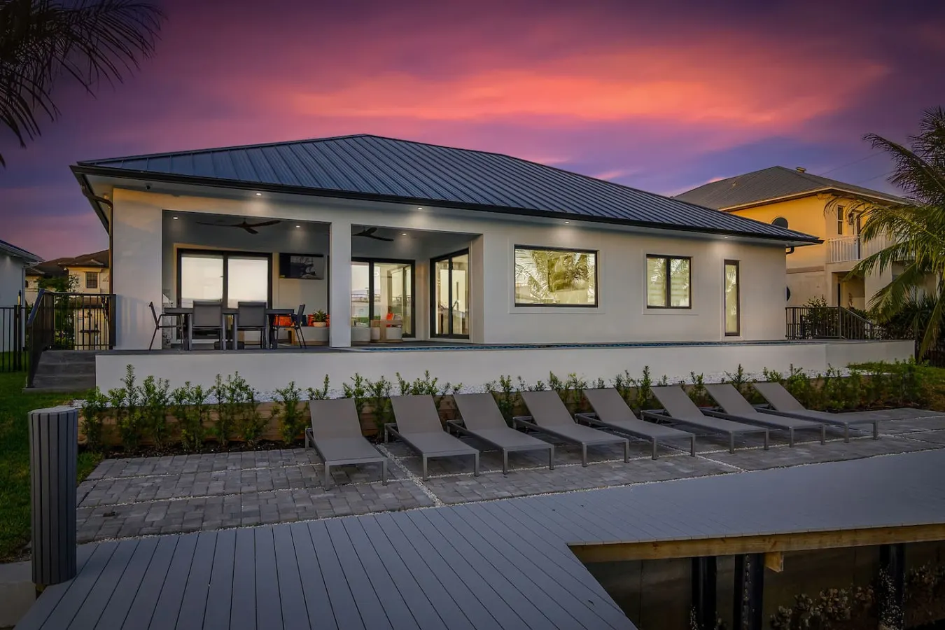 Marco Luxe Retreat / Waterfront 12