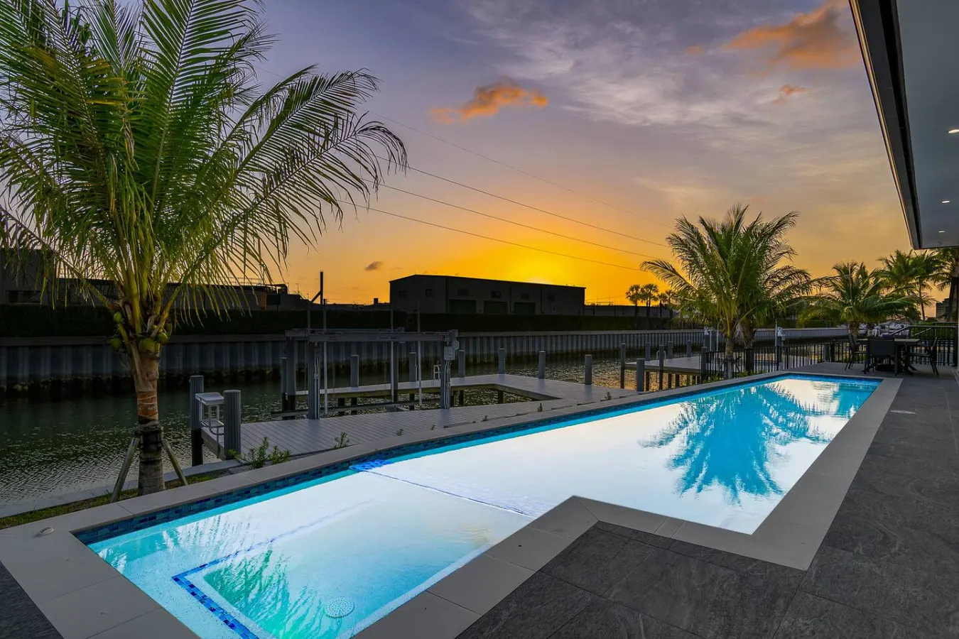 Marco Luxe Retreat / Waterfront 14