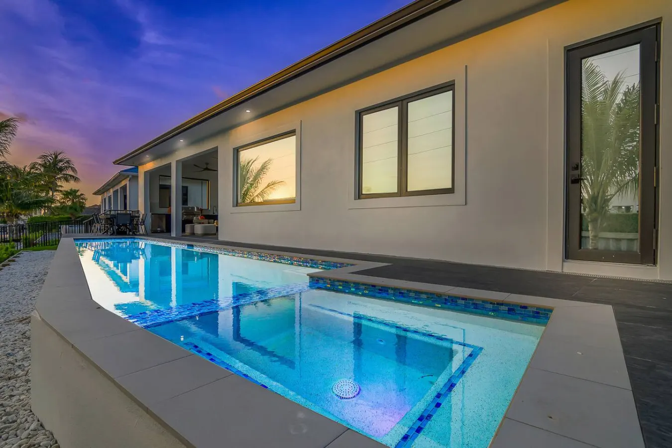 Marco Luxe Retreat / Waterfront 6