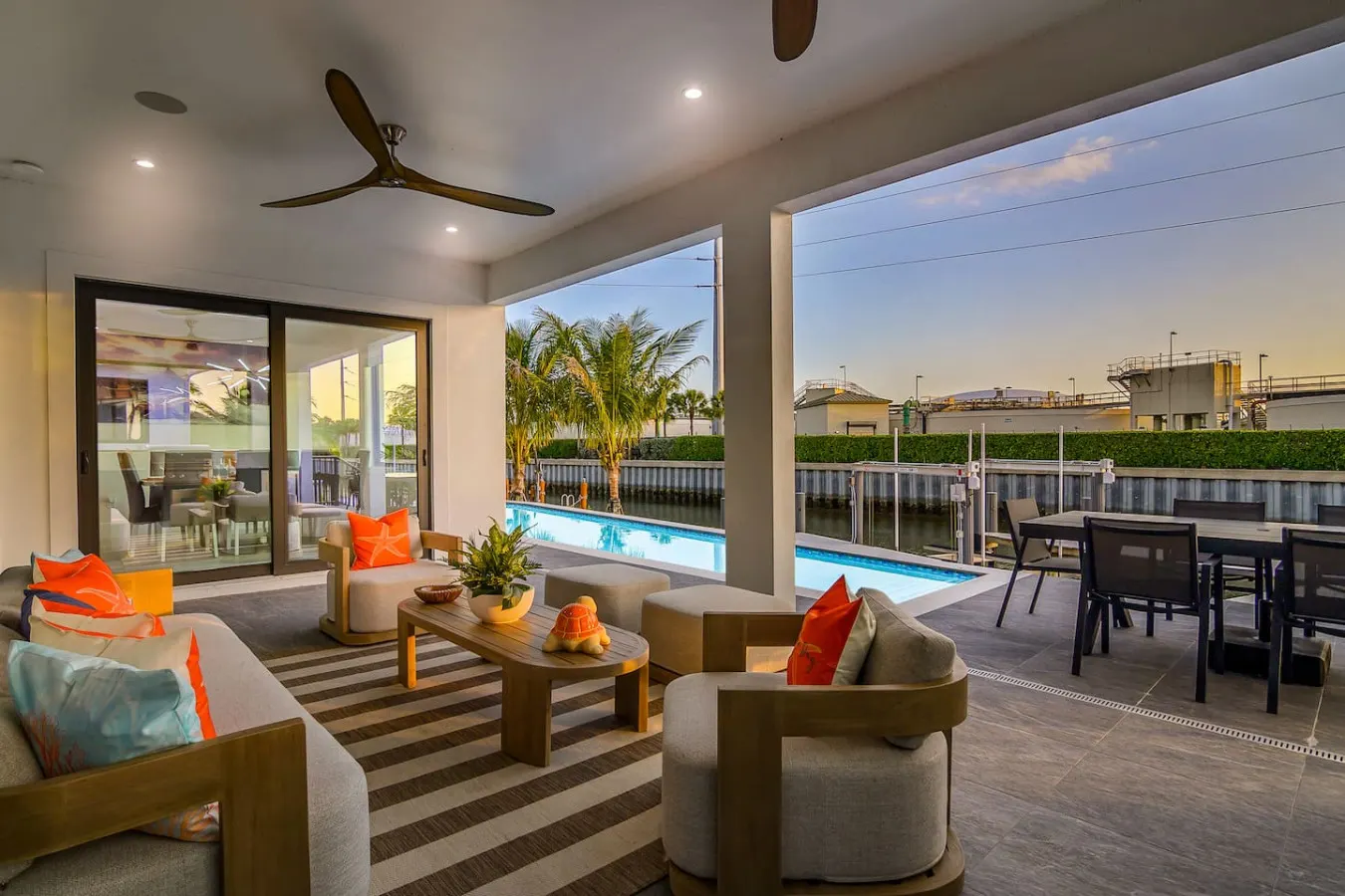 Marco Luxe Retreat / Waterfront 8