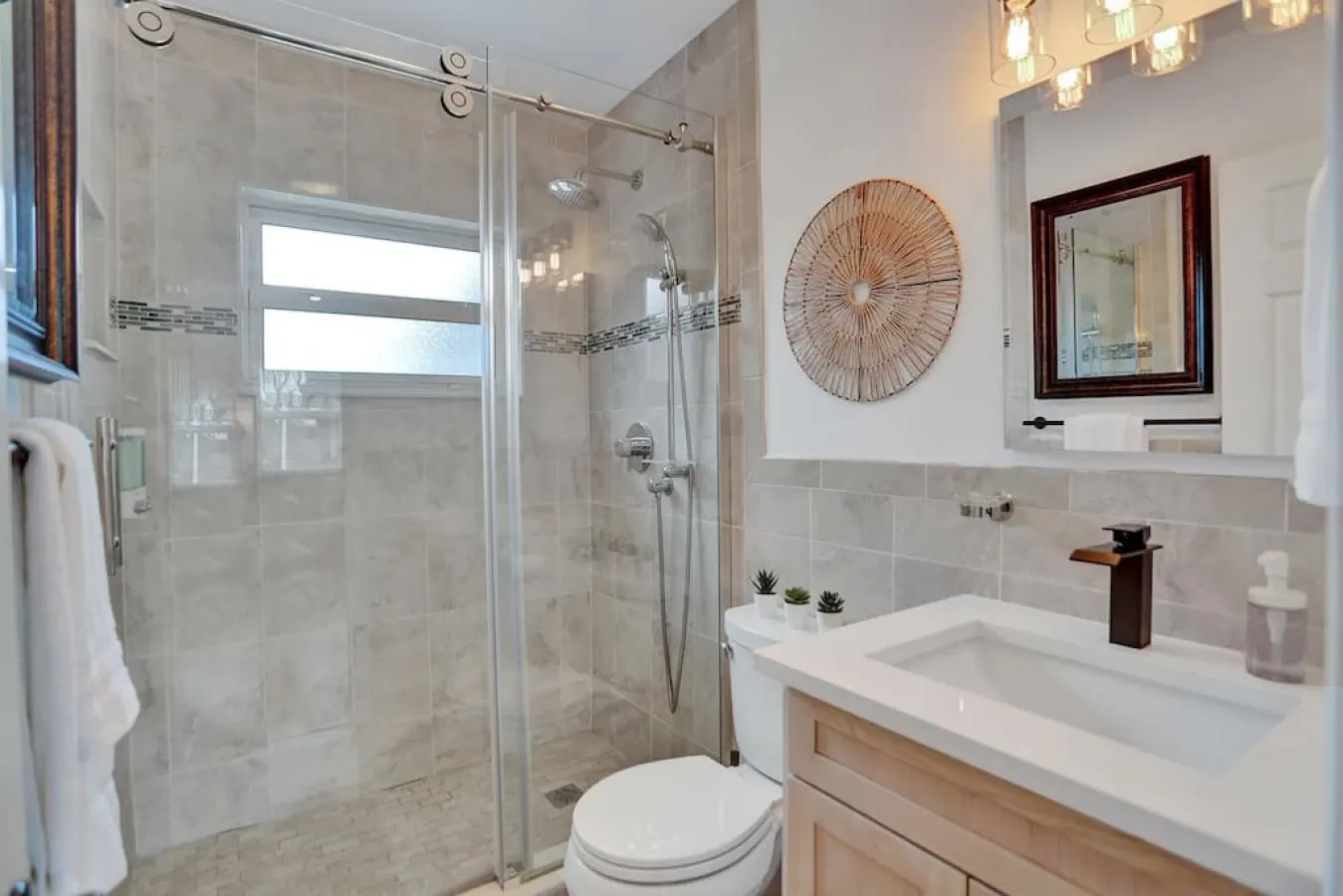 Monthly - Newly Renovated Private Paradise Pool/BBQ/Gazebo 15
