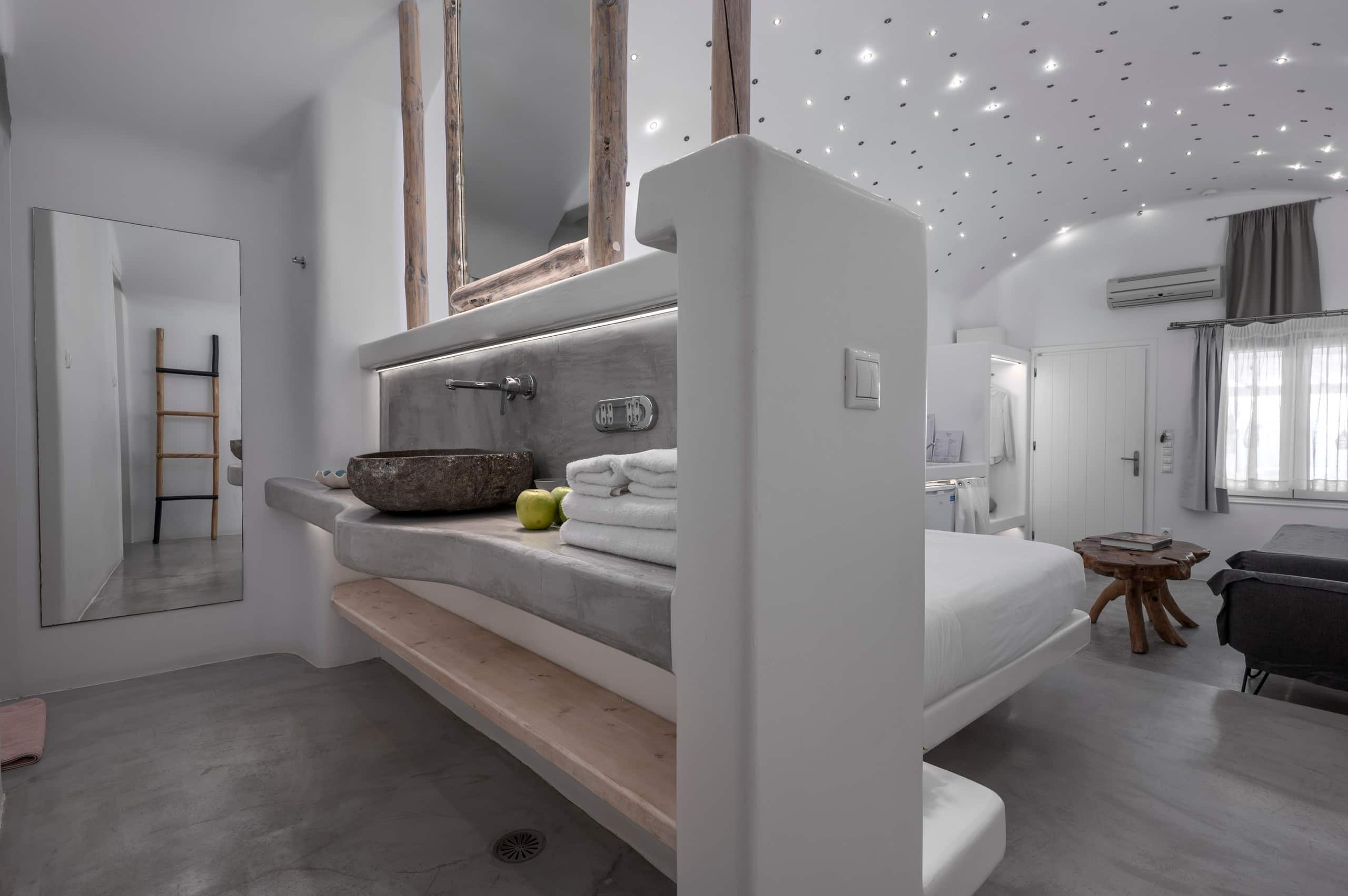 Poolside Suite | Flaskos Suites 9