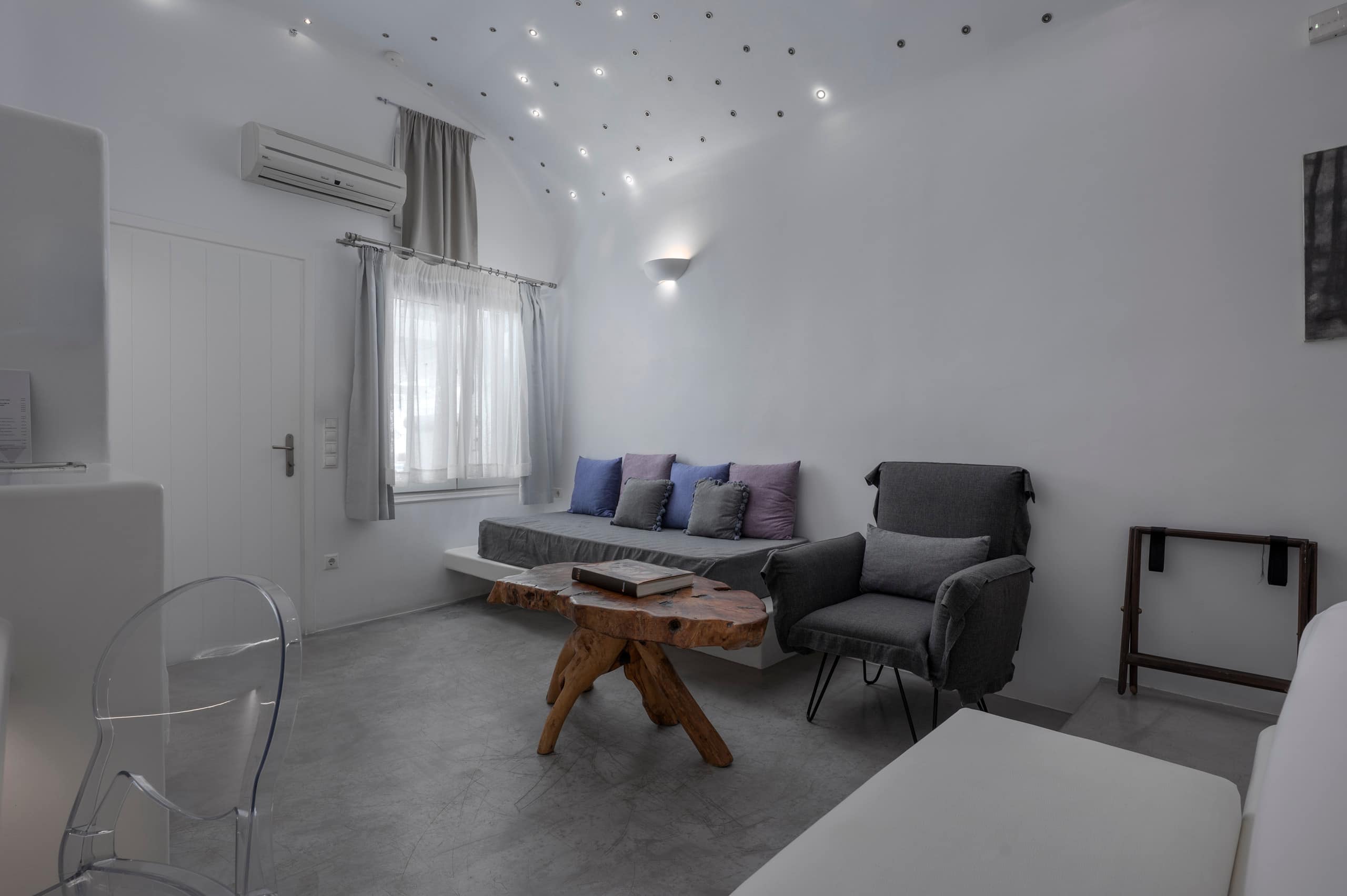 Poolside Suite | Flaskos Suites 6