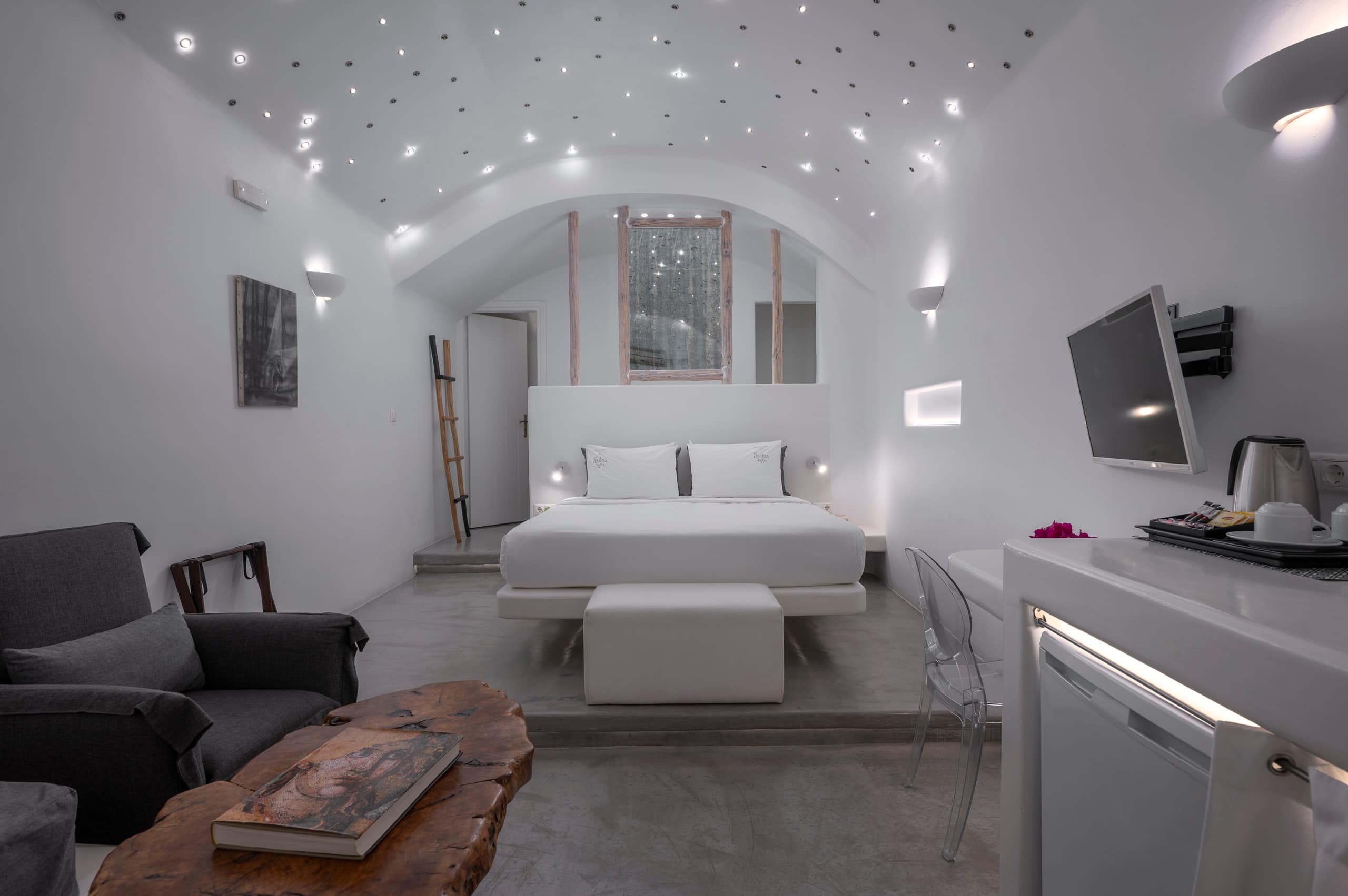 Poolside Suite | Flaskos Suites — photo 3