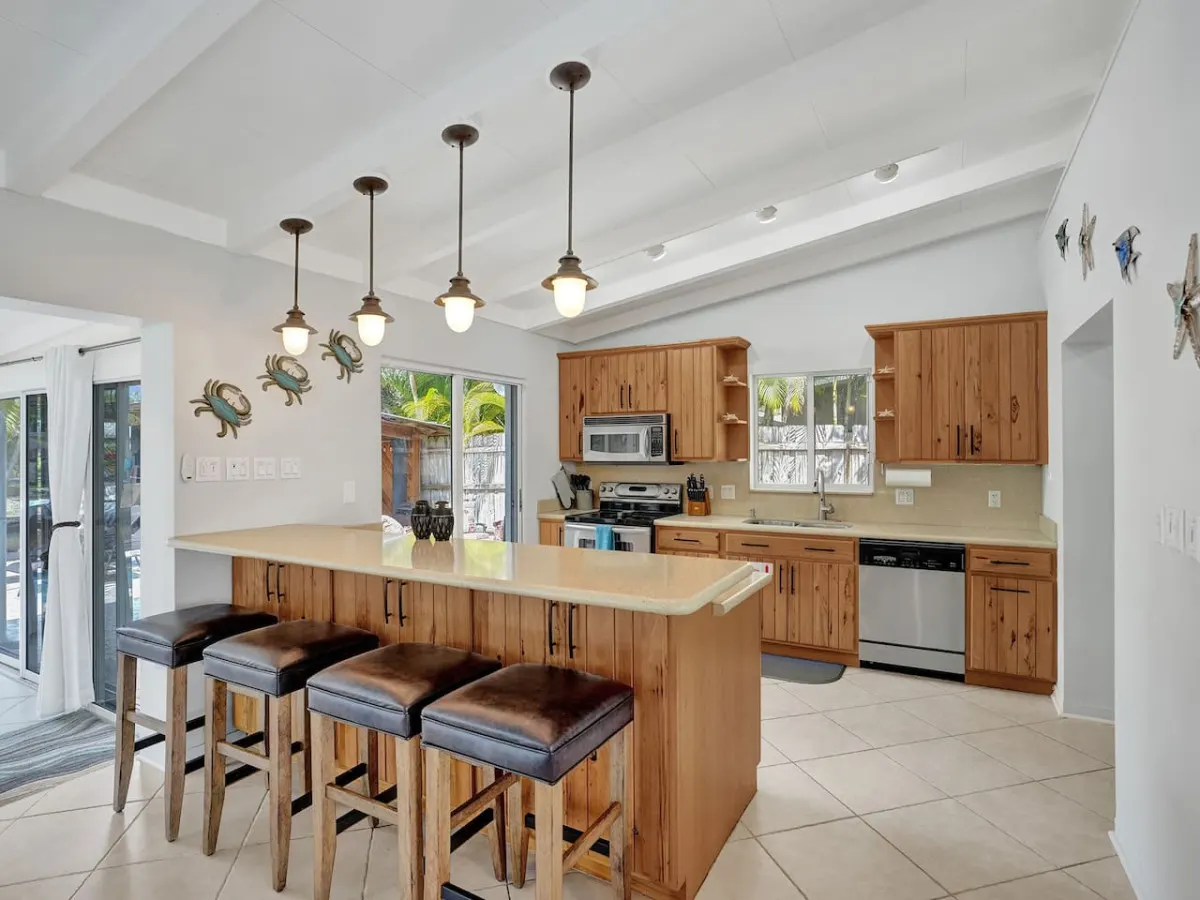 Seaside Retreat. Heated Pool/BBQ. Tiki Bar 11