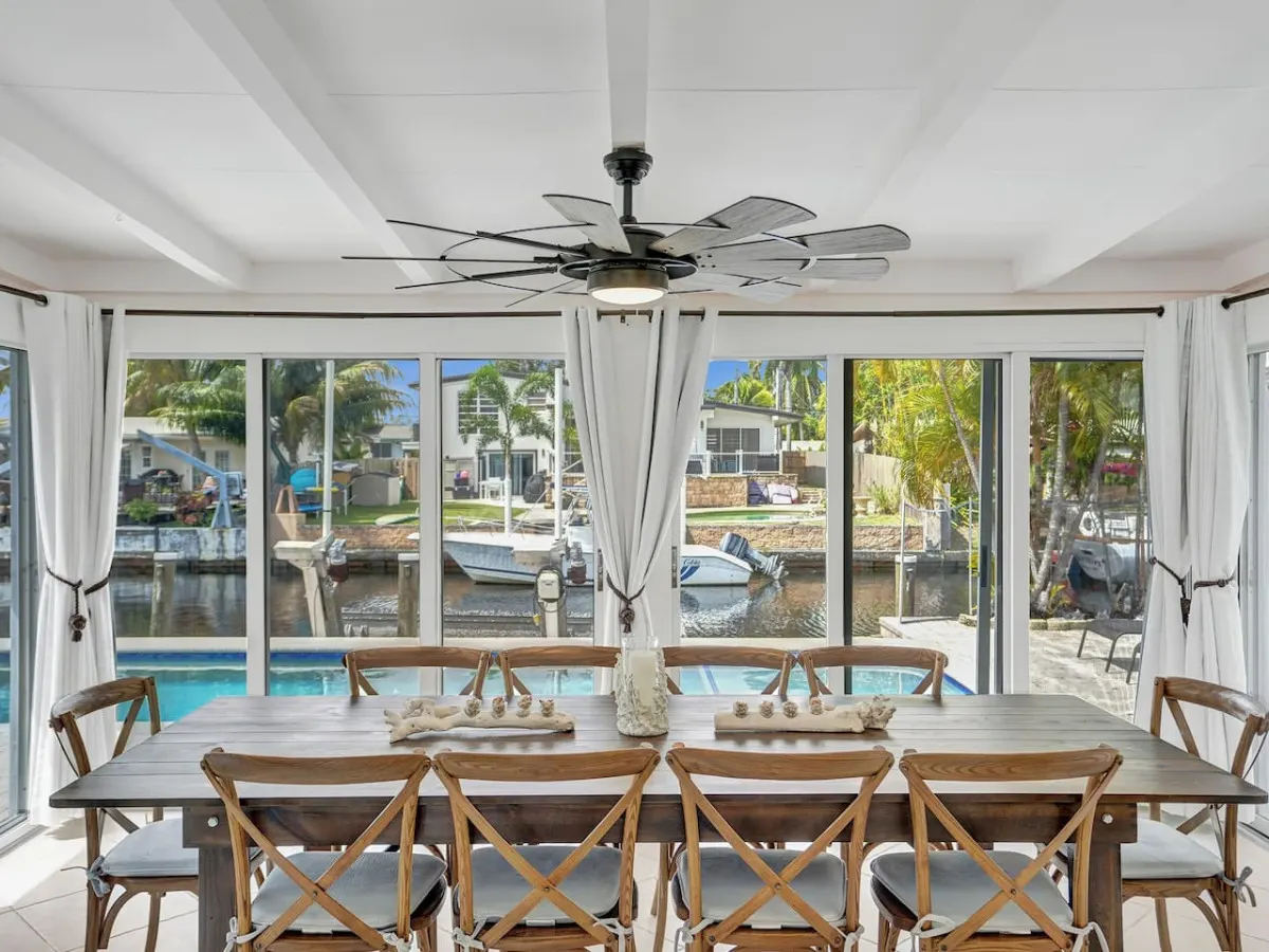 Seaside Retreat. Heated Pool/BBQ. Tiki Bar 15