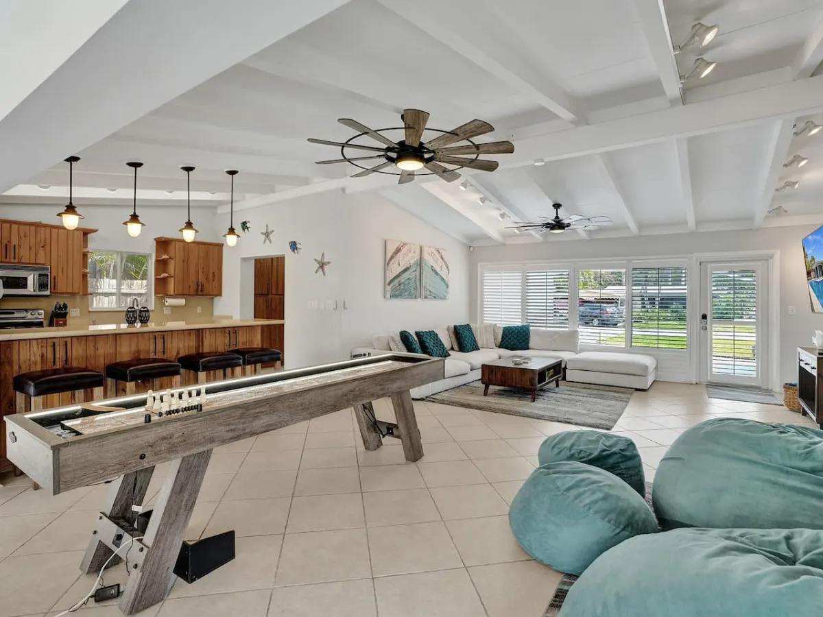 Seaside Retreat. Heated Pool/BBQ. Tiki Bar 18