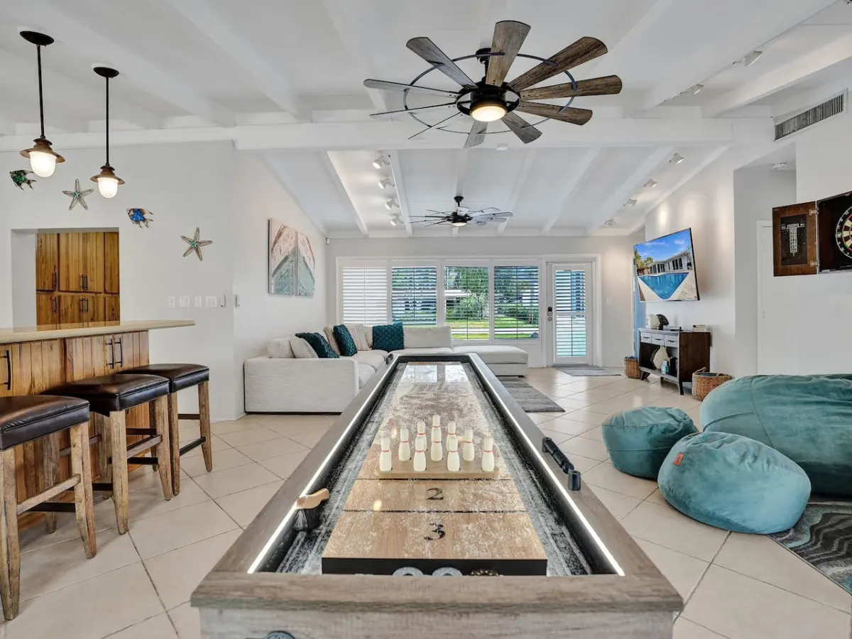 Seaside Retreat. Heated Pool/BBQ. Tiki Bar 3