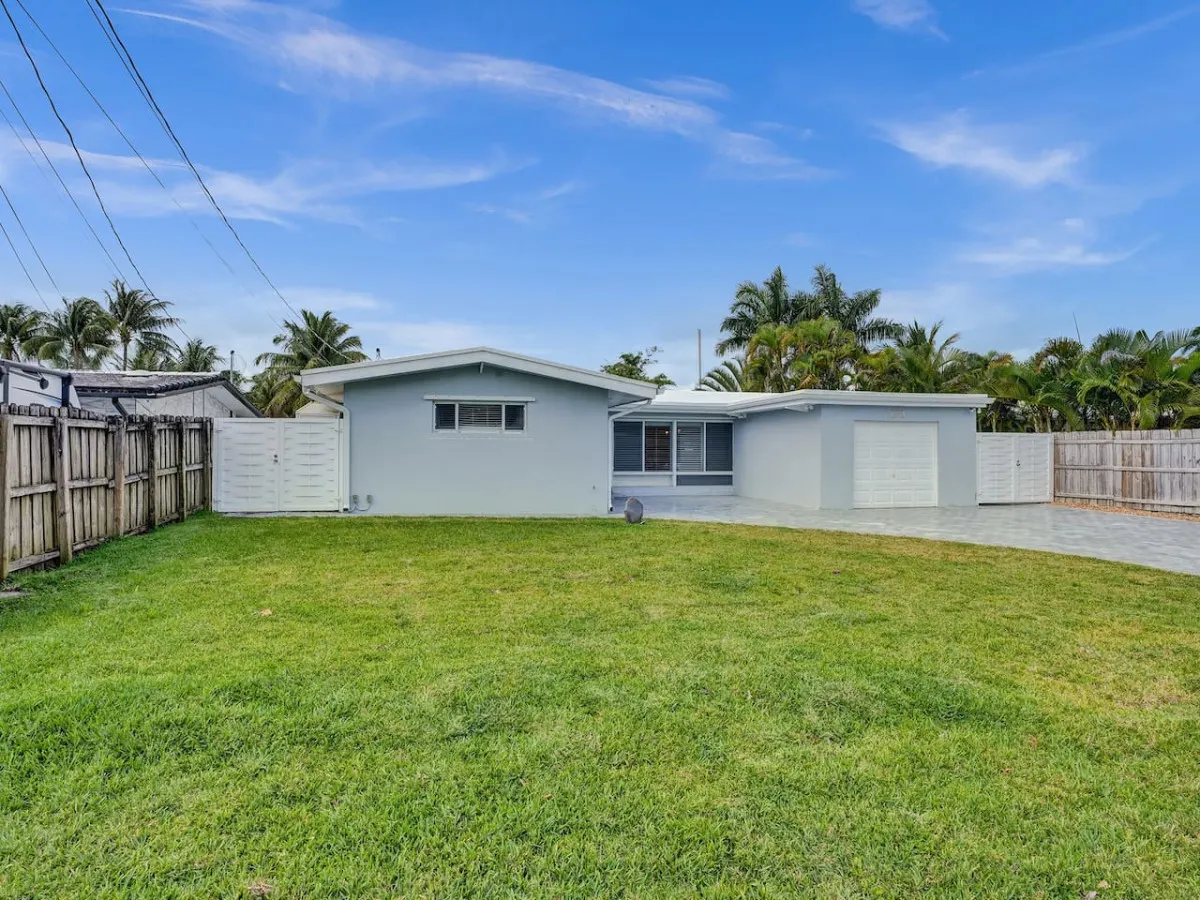Seaside Retreat. Heated Pool/BBQ. Tiki Bar 5