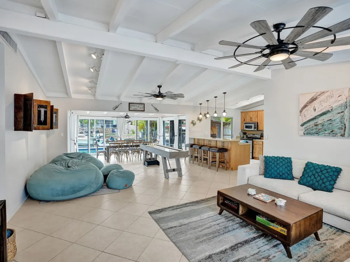 Seaside Retreat. Heated Pool/BBQ. Tiki Bar 6