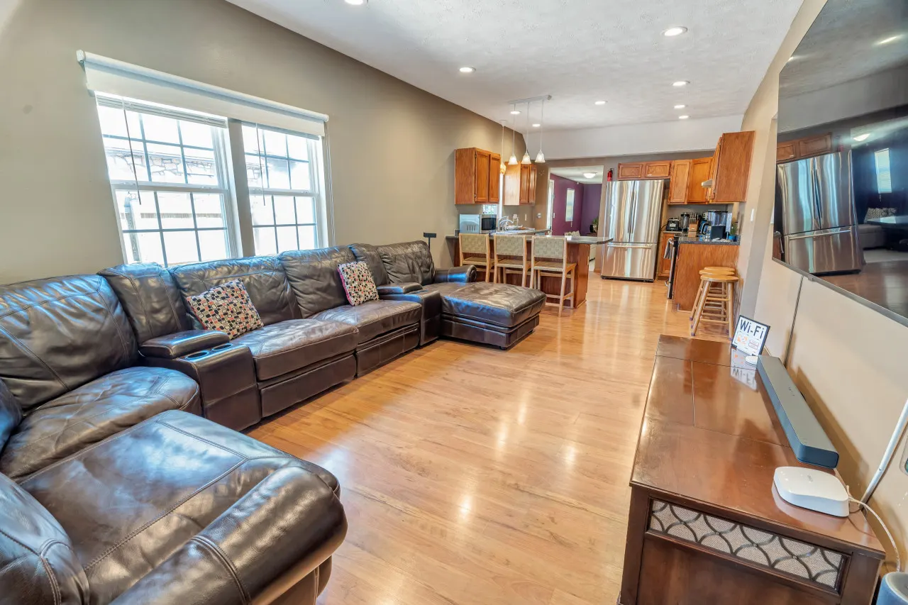 Modern SmartHome Retreat Near Downtown Springfield & MSU 1
