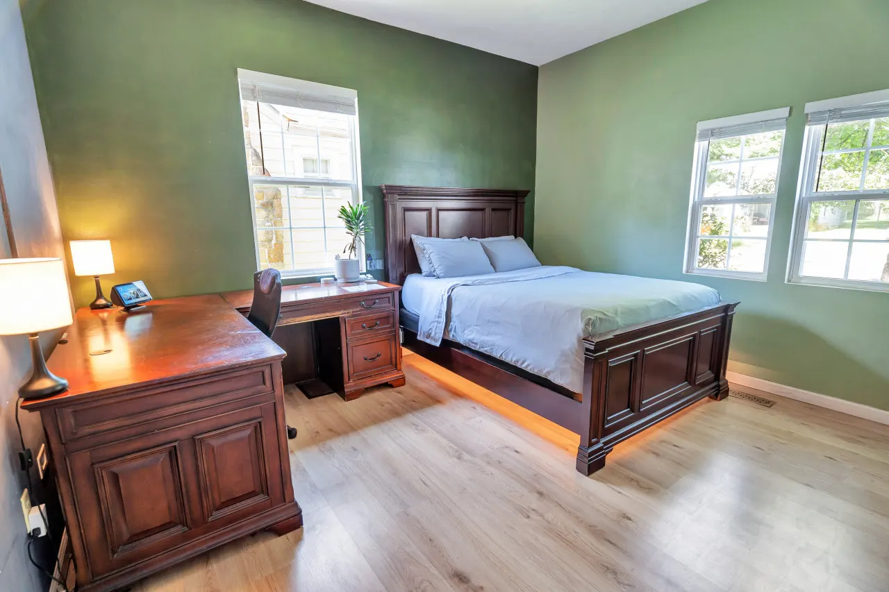Modern SmartHome Retreat Near Downtown Springfield & MSU 14