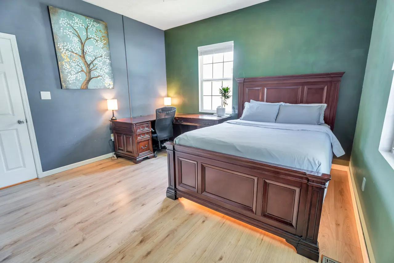 Modern SmartHome Retreat Near Downtown Springfield & MSU 16
