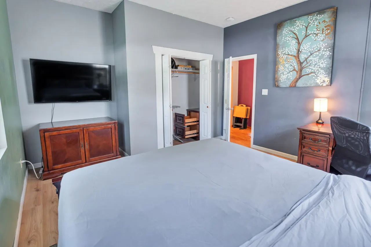 Modern SmartHome Retreat Near Downtown Springfield & MSU 17