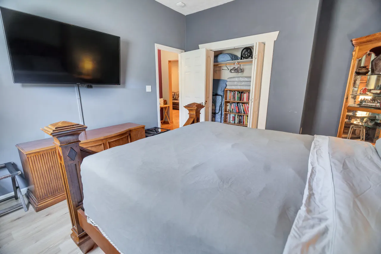 Modern SmartHome Retreat Near Downtown Springfield & MSU 20