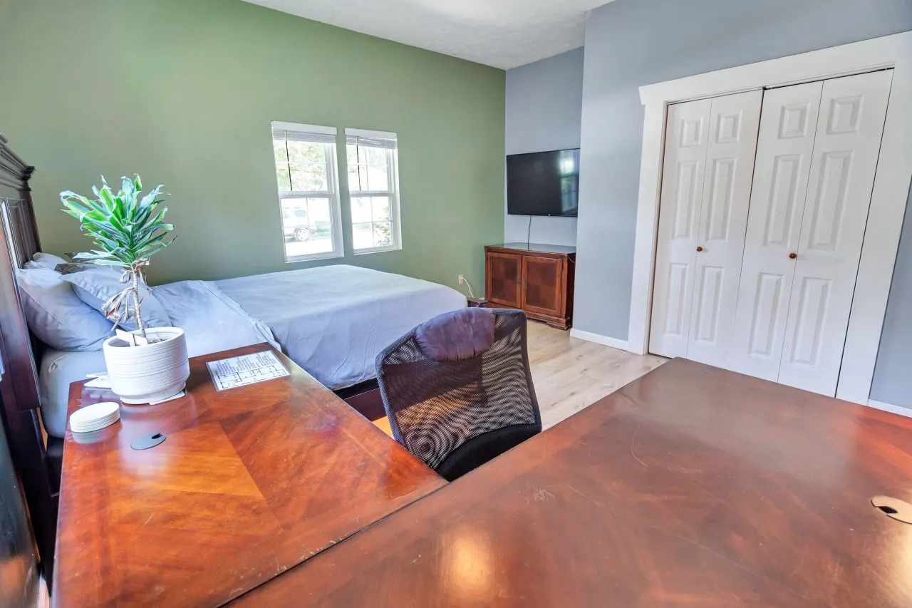 Modern SmartHome Retreat Near Downtown Springfield & MSU 3
